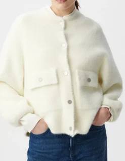 Cardigan blanc tricot duveteux poches à rabat pressionné Femme