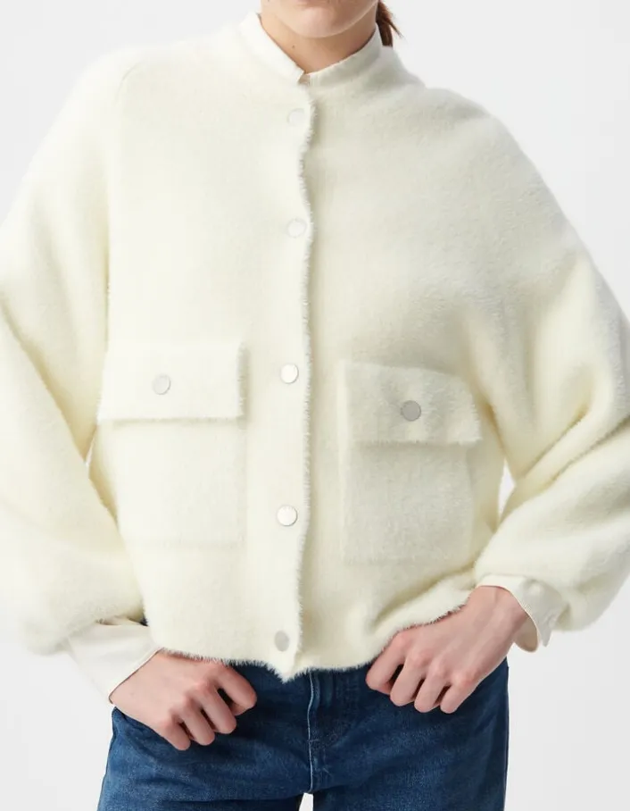 Cardigan blanc tricot duveteux poches à rabat pressionné Femme