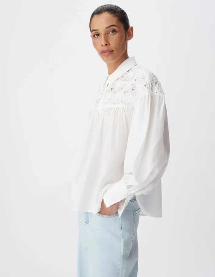 Chemise fluide blanche détails fleurs Femme