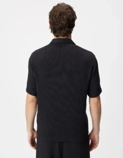 Chemise manches courtes noire tissu plissé Homme
