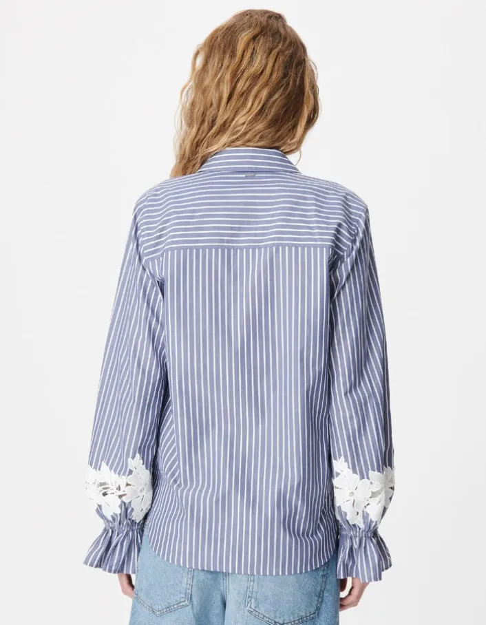 Chemise rayures bleue détails broderies fleurs Femme