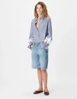 Chemise rayures bleue détails broderies fleurs Femme