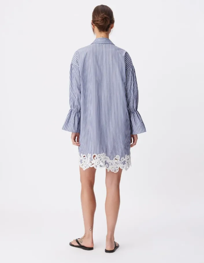 Robe chemise rayures bleue détail broderies dentelle Femme