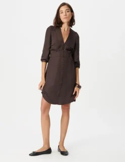 Robe courte marron satinée avec petits boutons Femme