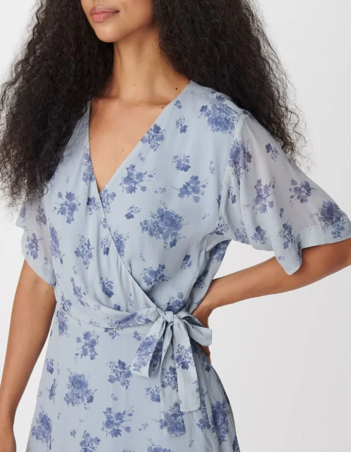 Robe fluide bleue imprimé fleurs à nouer côté Femme