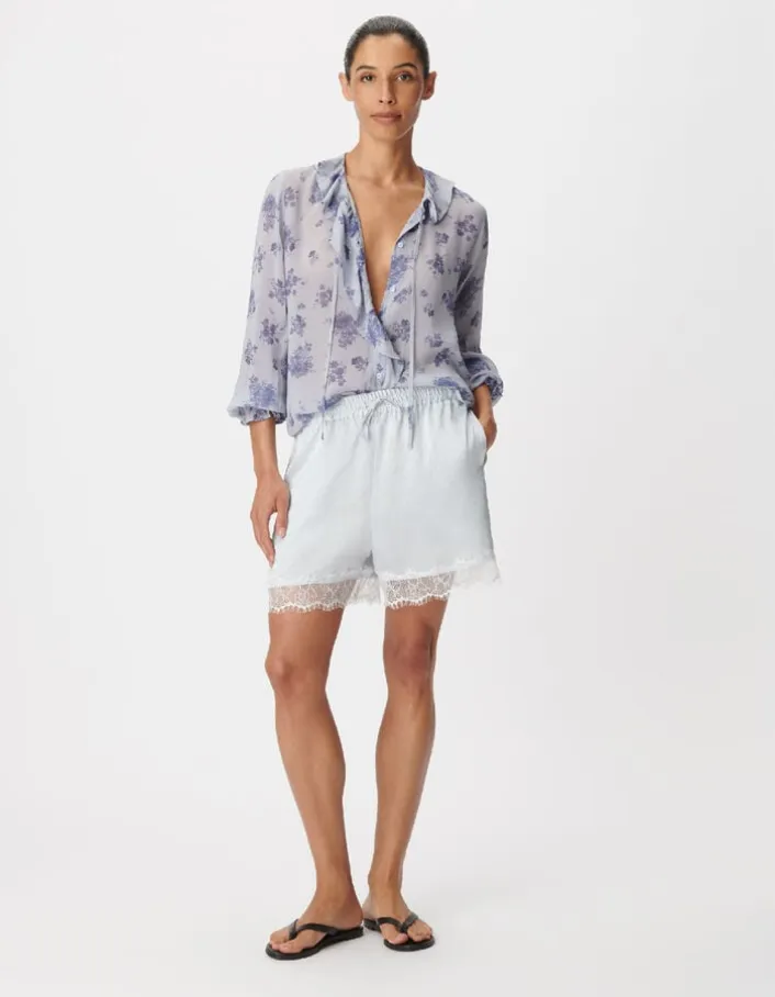 Short fluide bleu ciel satiné bordé dentelle Femme