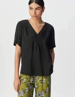 Top manches courtes noir satiné détails smocks Femme
