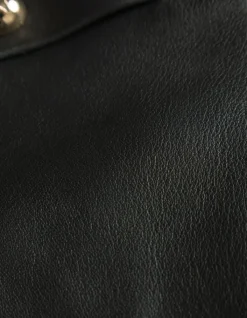 Veste courte noire en cuir quatre poches plaquées Femme